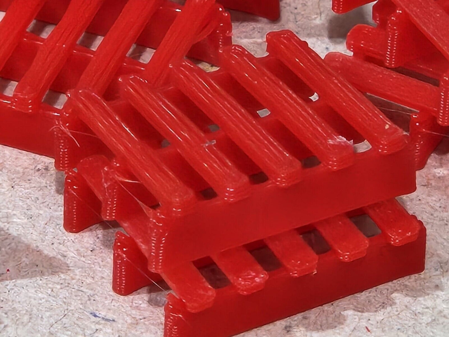 UK Red LPR La Palette Rouge Pallets Pack of 25 OO Gauge 1:76 Scale Model Railway