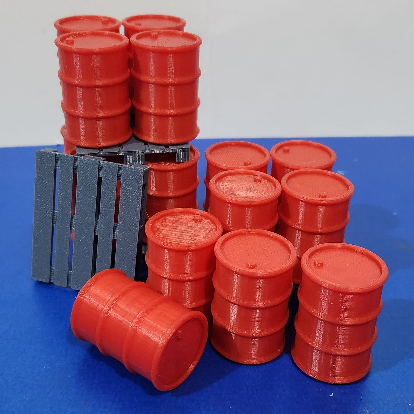 200L Oil Drums Barrels 16pcs+4 Pallets 1:24 scale Diorama G Gauge Garden Railway