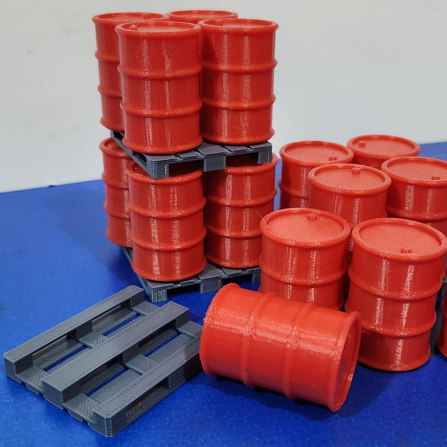 200L Oil Drums Barrels 16pcs+4 Pallets 1:24 scale Diorama G Gauge Garden Railway