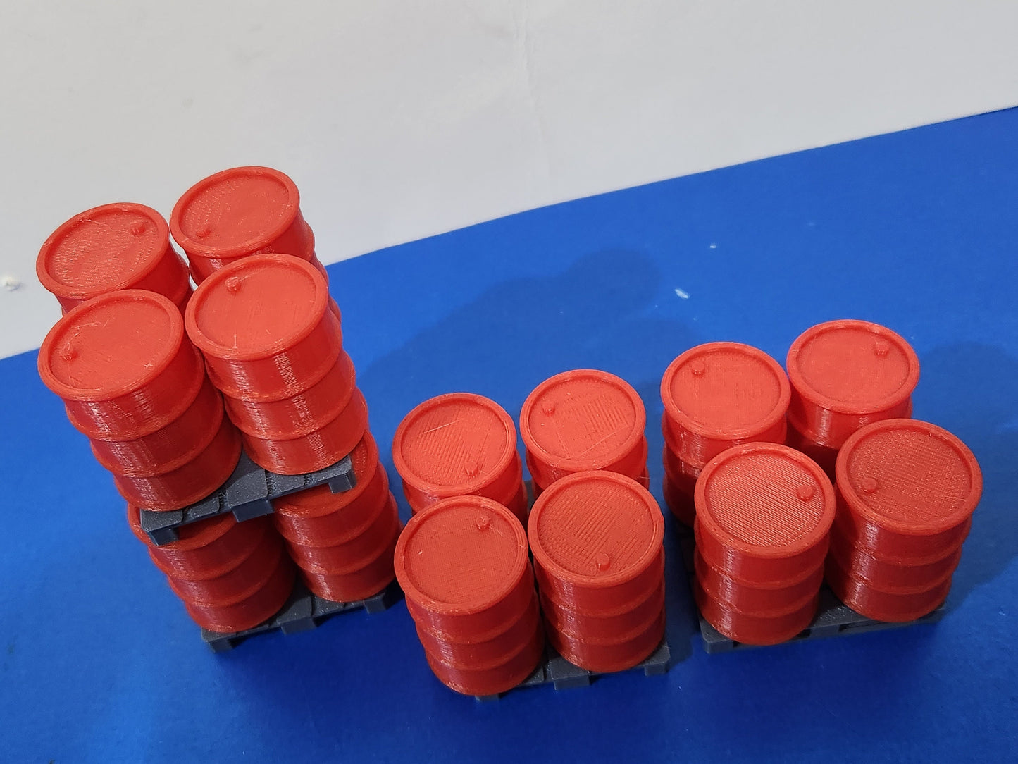 200L Oil Drums Barrels 16pcs+4 Pallets 1:24 scale Diorama G Gauge Garden Railway