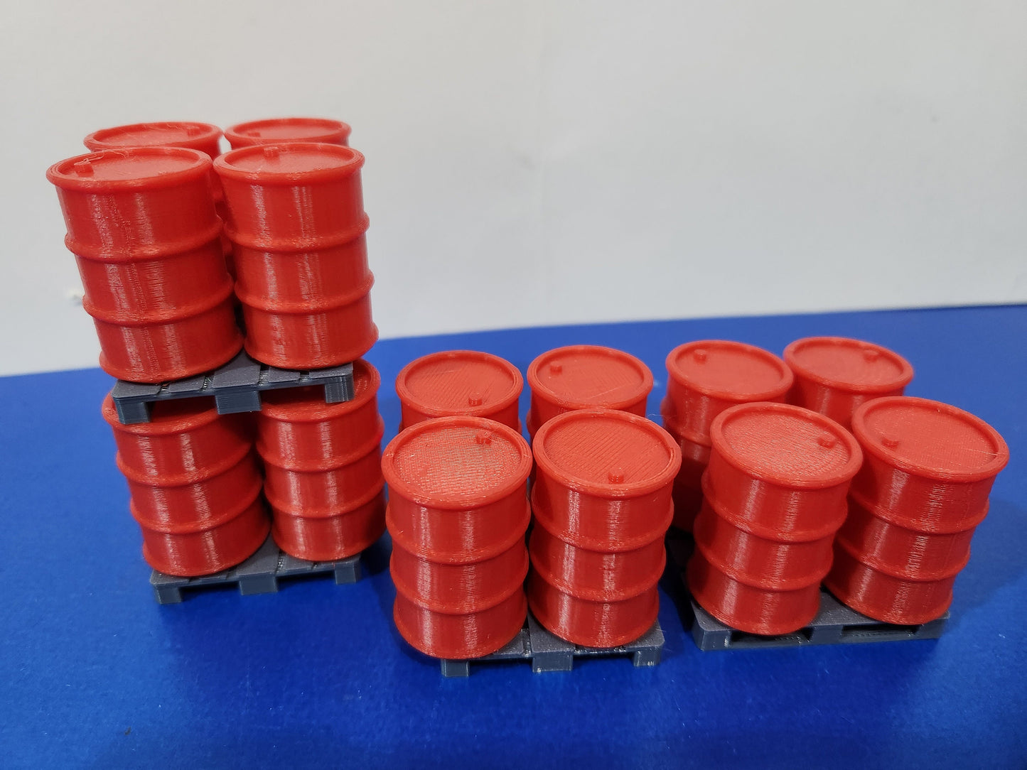 200L Oil Drums Barrels 16pcs+4 Pallets 1:24 scale Diorama G Gauge Garden Railway