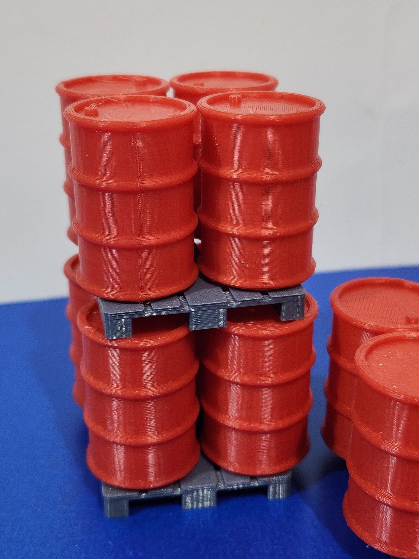 200L Oil Drums Barrels 16pcs+4 Pallets 1:24 scale Diorama G Gauge Garden Railway