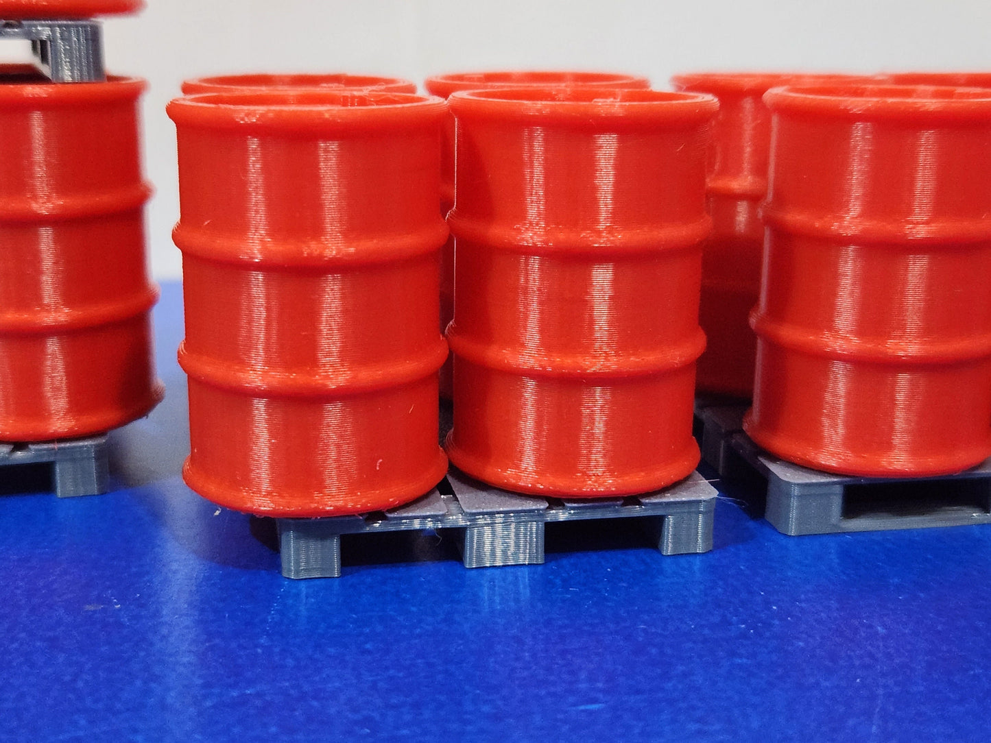 200L Oil Drums Barrels 16pcs+4 Pallets 1:24 scale Diorama G Gauge Garden Railway