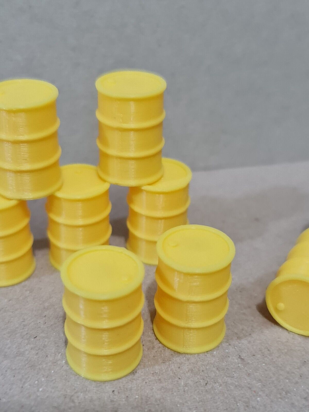 Oil Drum Barrels 1:43 Scale x 18 New Yellow Models diorama accessories Truck Lorry