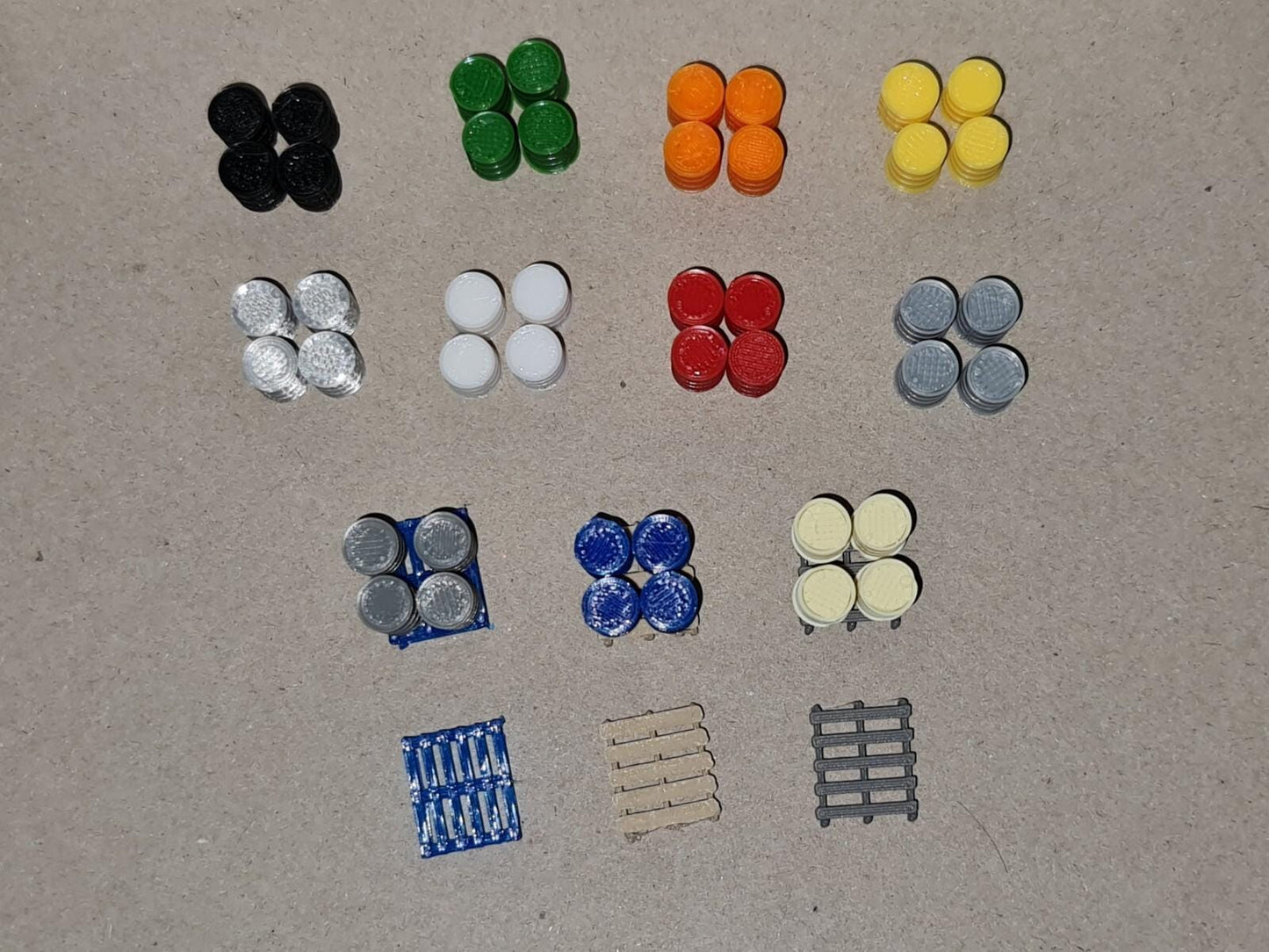 009 00-9 Narrow Gauge Oil Drum Barrels 40 Pack + 10 Pallets 1:76 Model Railway