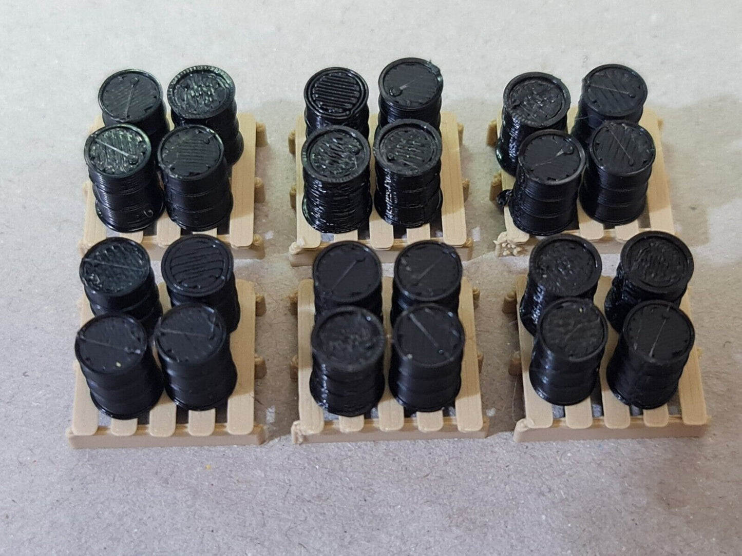 Oil Drum Barrels OO Gauge New Black 24 Pack + 6 Pallets 1:76 Scale Model Railway