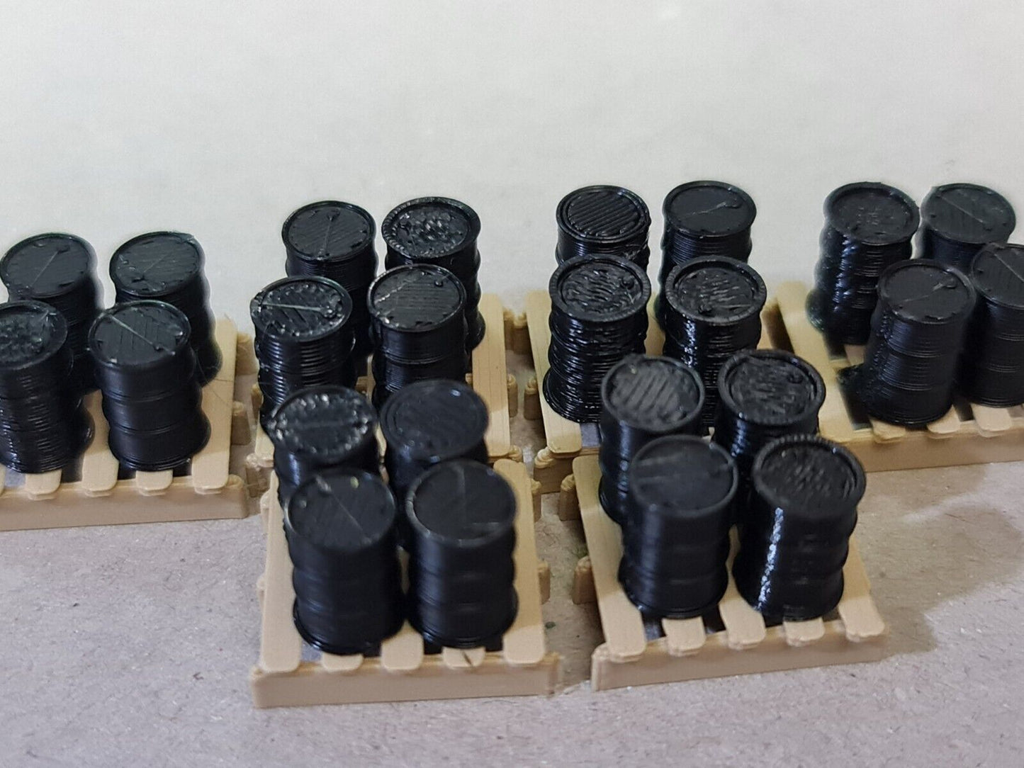 Oil Drum Barrels OO Gauge New Black 24 Pack + 6 Pallets 1:76 Scale Model Railway