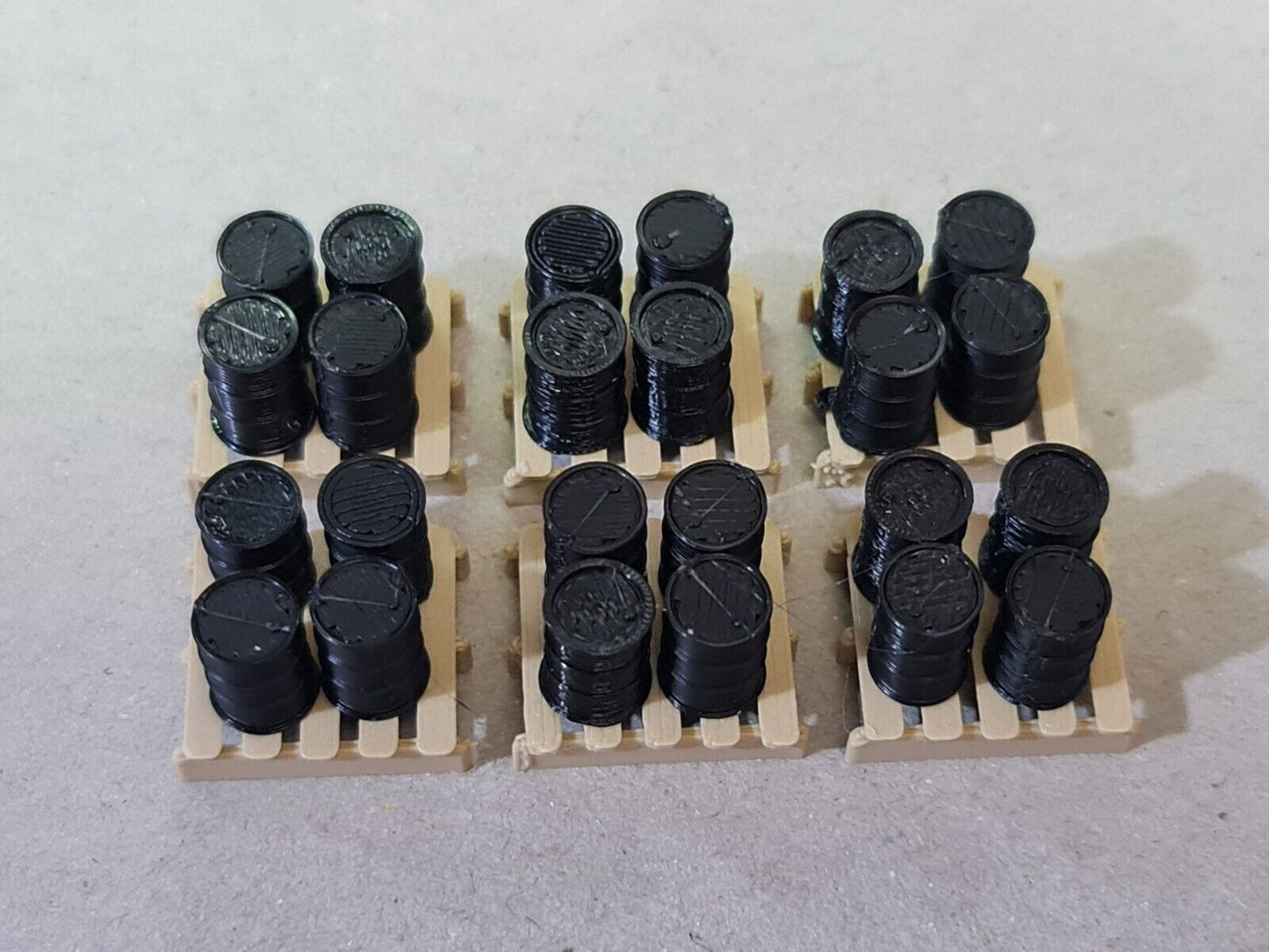 Oil Drum Barrels OO Gauge New Black 24 Pack + 6 Pallets 1:76 Scale Model Railway