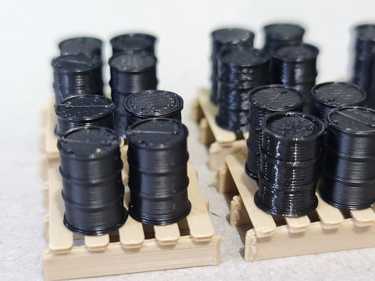 Oil Drum Barrels OO Gauge New Black 24 Pack + 6 Pallets 1:76 Scale Model Railway
