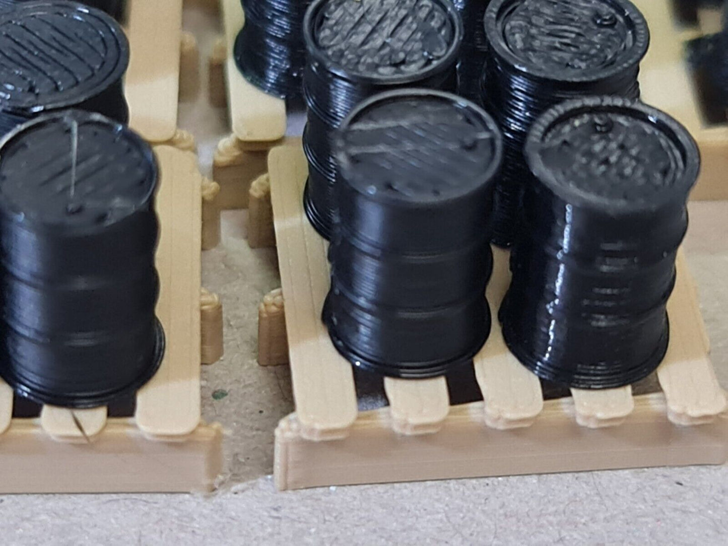 Oil Drum Barrels OO Gauge New Black 24 Pack + 6 Pallets 1:76 Scale Model Railway