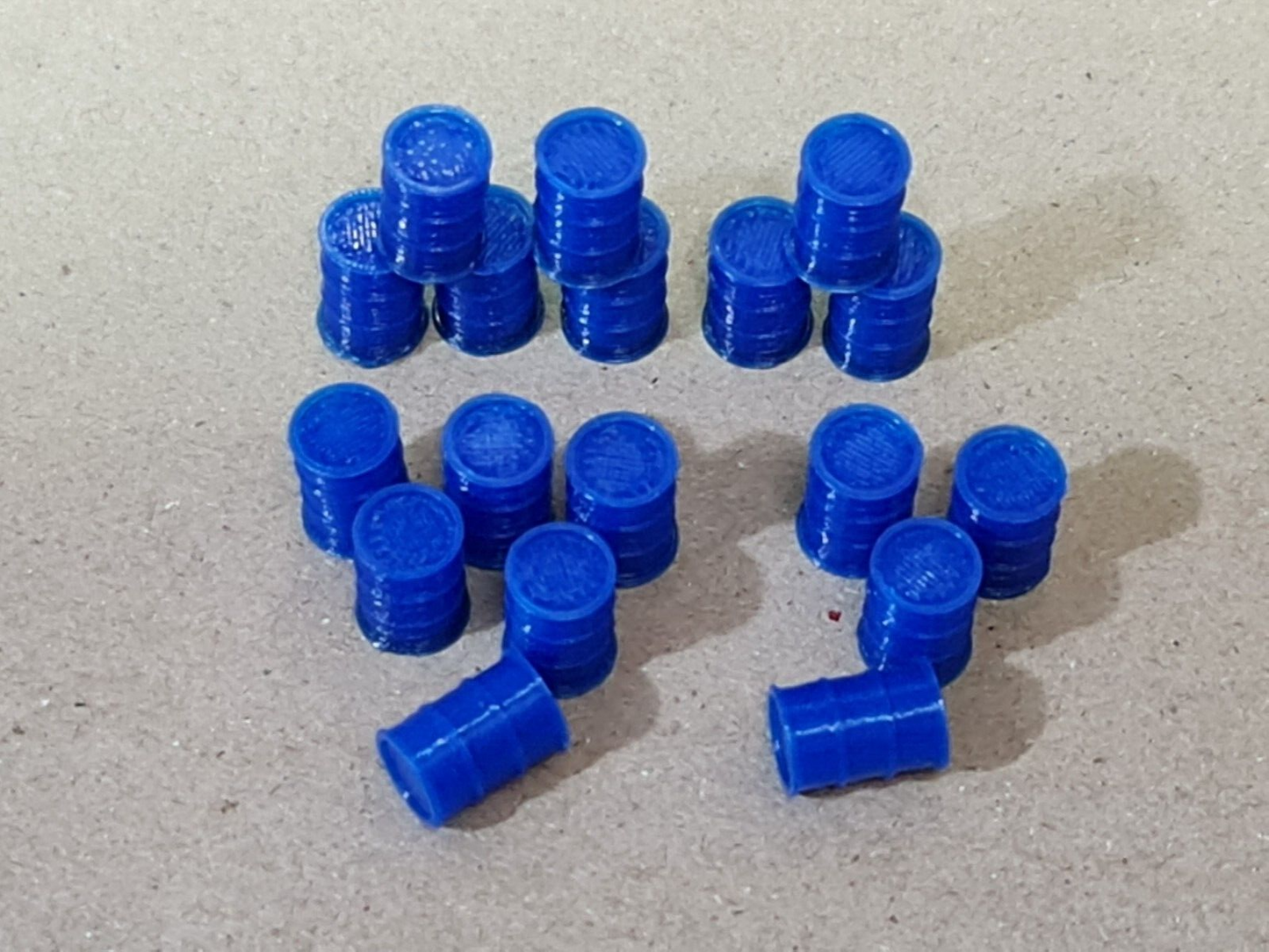 Oil Drum Barrels OO HO Gauge New Blue 1:76 Scale Models Train Railway 18 Pack