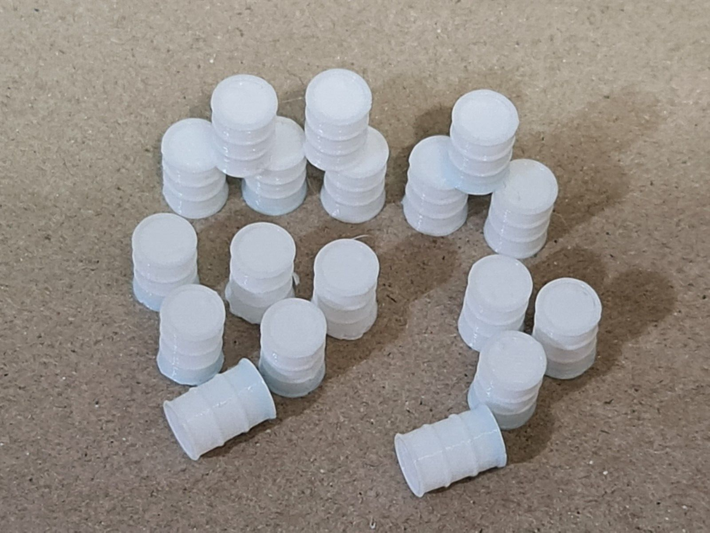 Oil Drum Barrels OO HO Gauge New White 1:76 Scale Models Train Railway 18 Pack