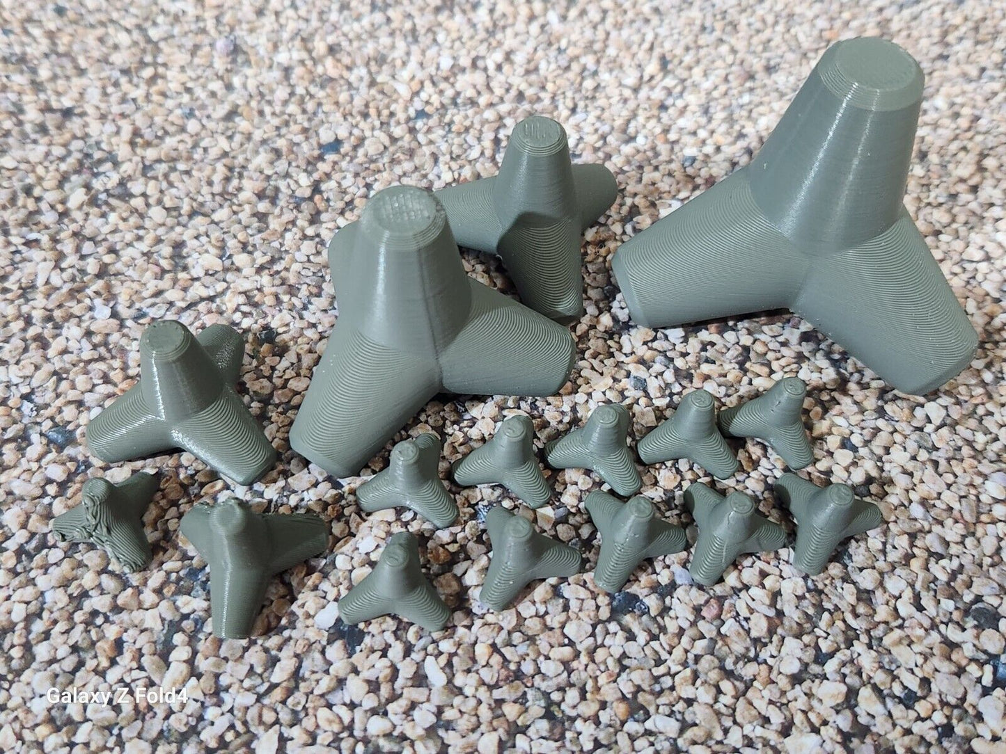 Pack of 10 Concrete Tetrapods N Gauge OO Gauge 6ft 8ft 10ft most scales sizes