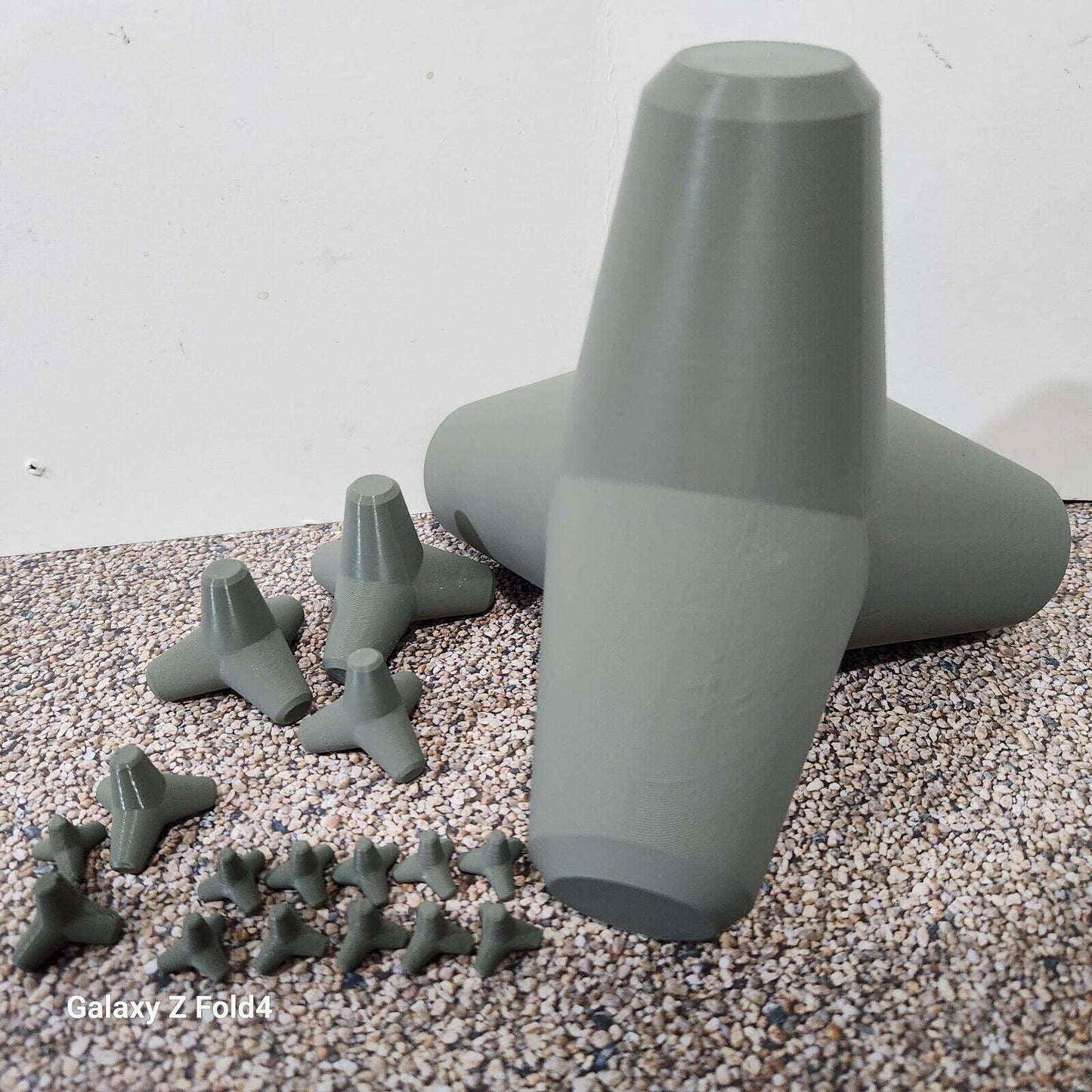 Pack of 10 Concrete Tetrapods N Gauge OO Gauge 6ft 8ft 10ft most scales sizes