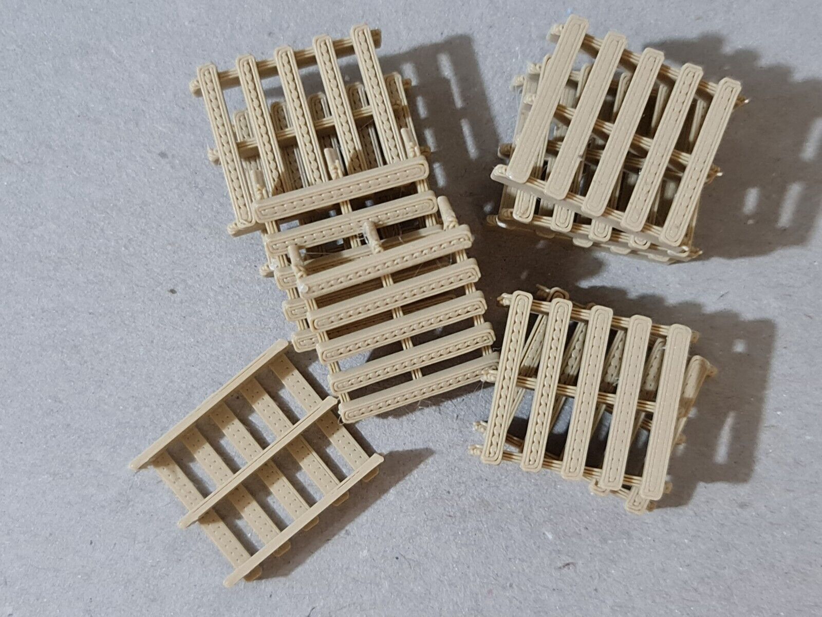 009 00-9 Narrow Gauge Wood Colour Pallets 1:76 Models Train Railway (50 Pack)