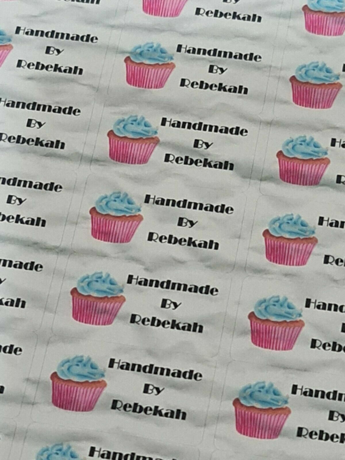 325 x Hand Made by Craft Labels Cupcake on Pale Yellow Matte Labels Stickers LQ3