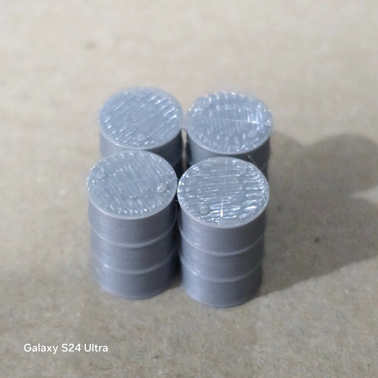 Oil Drum Barrels New 40 Pack + 10 Pallets OO Gauge 1:76 Model Railway