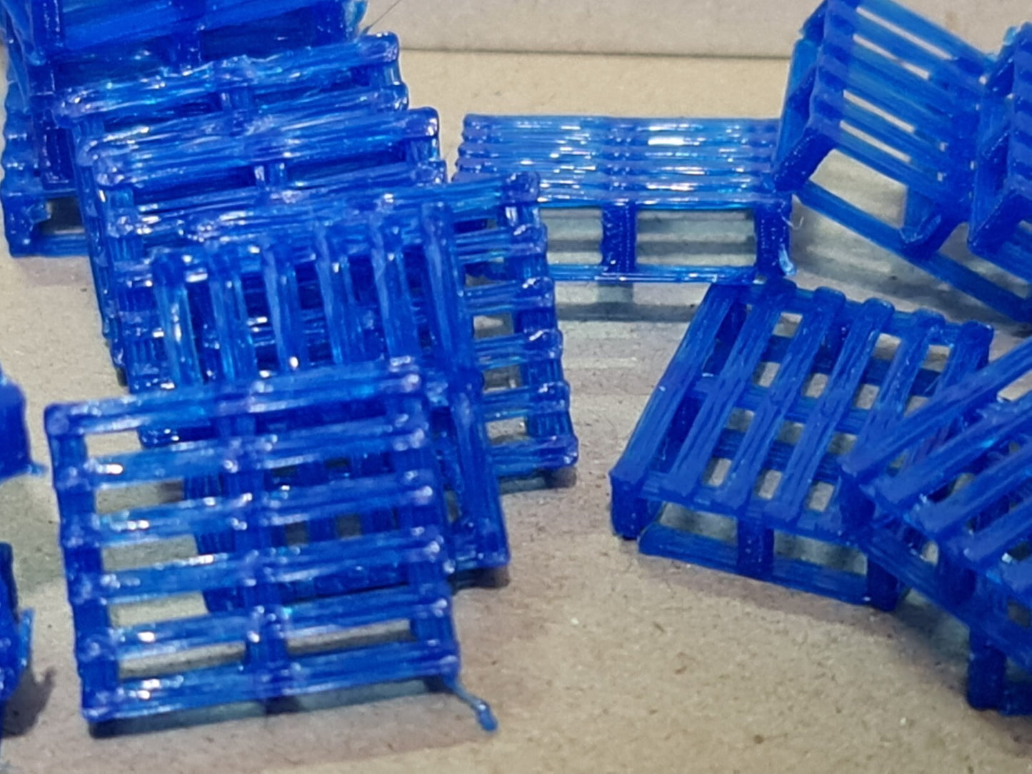 New Chep Blue Pallets OO Gauge 1:76 Scale Models Train Railway (20 Pack)