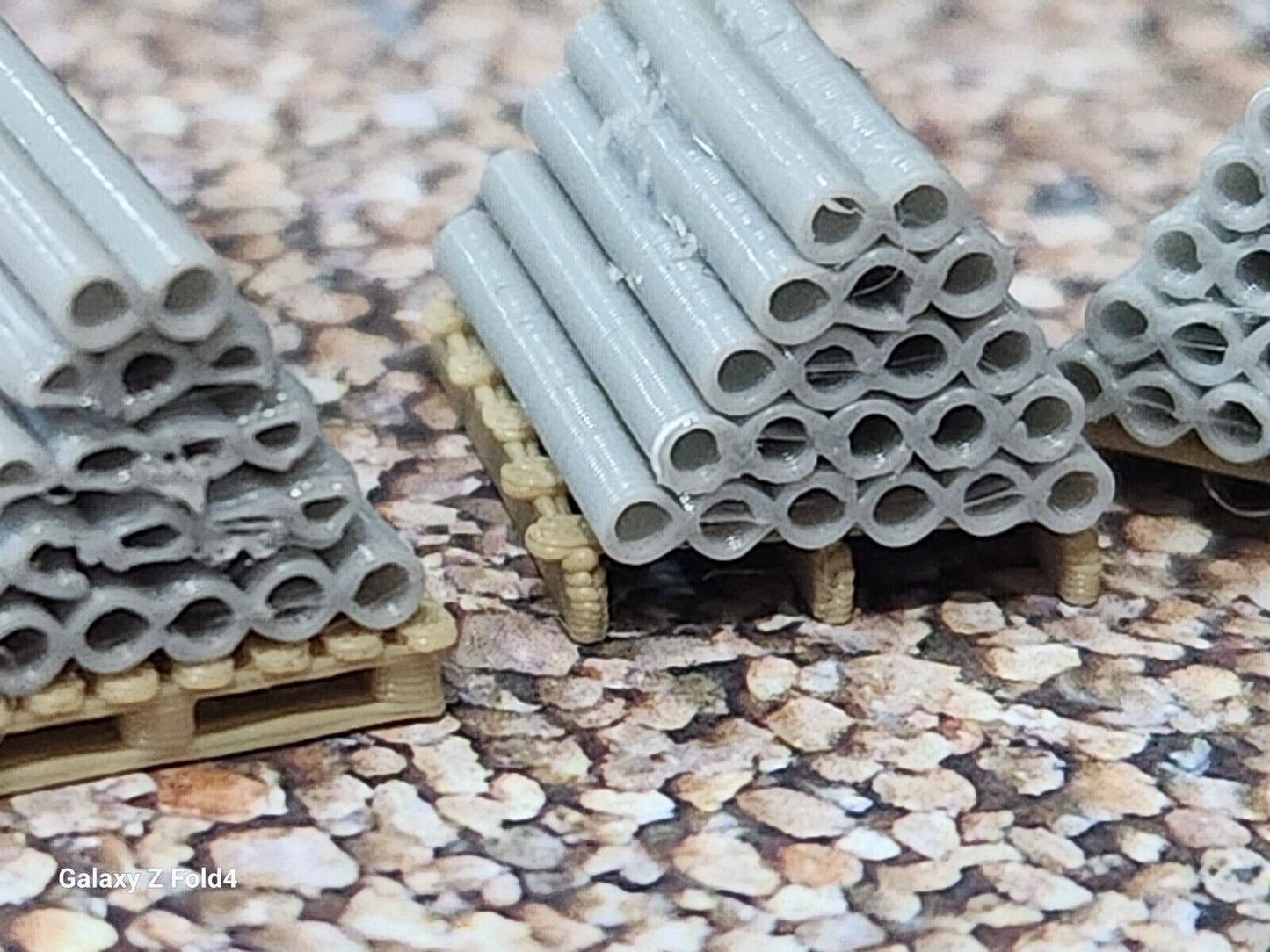 1:76 Scale OO Gauge Model Railway Pallets with Pipes Scenery and Accessories