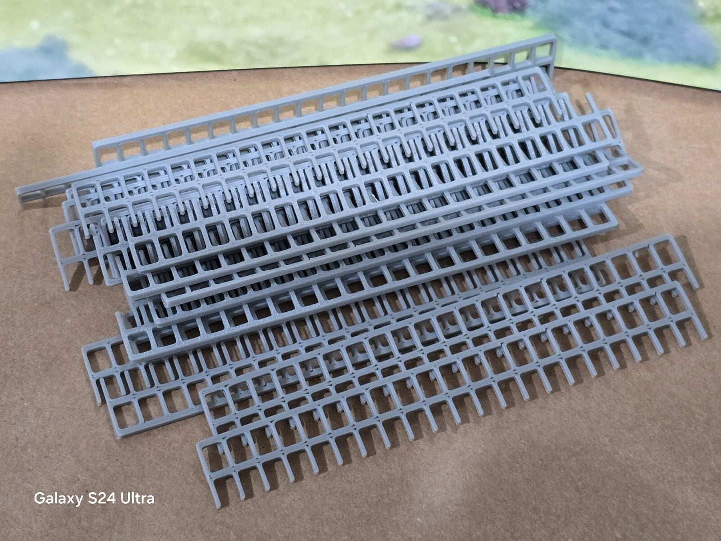Fencing Railings OO HO Gauge New 80 Pack Grey 1:76 Scale Models Train Railway
