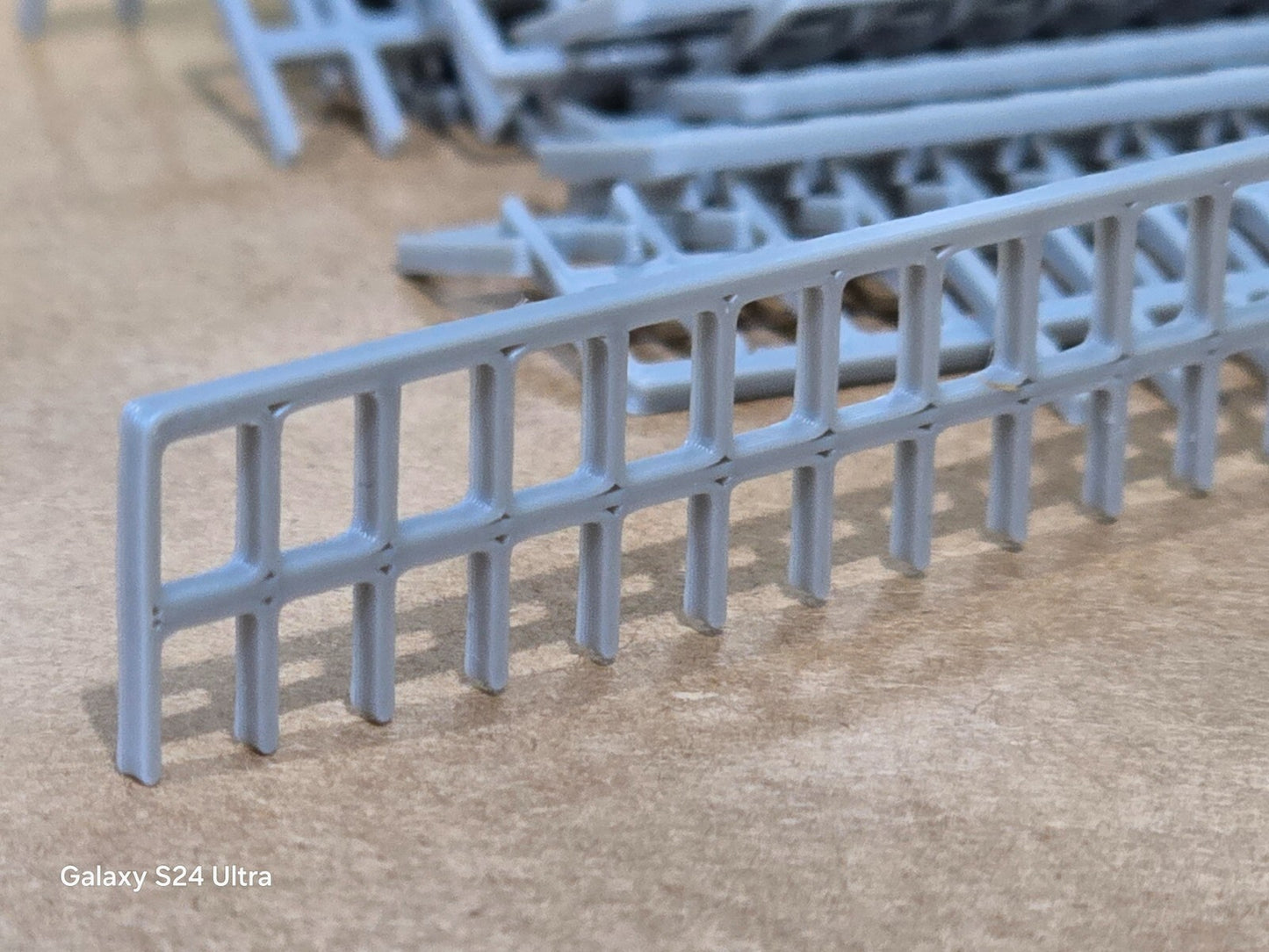 Fencing Railings OO HO Gauge New 80 Pack Grey 1:76 Scale Models Train Railway