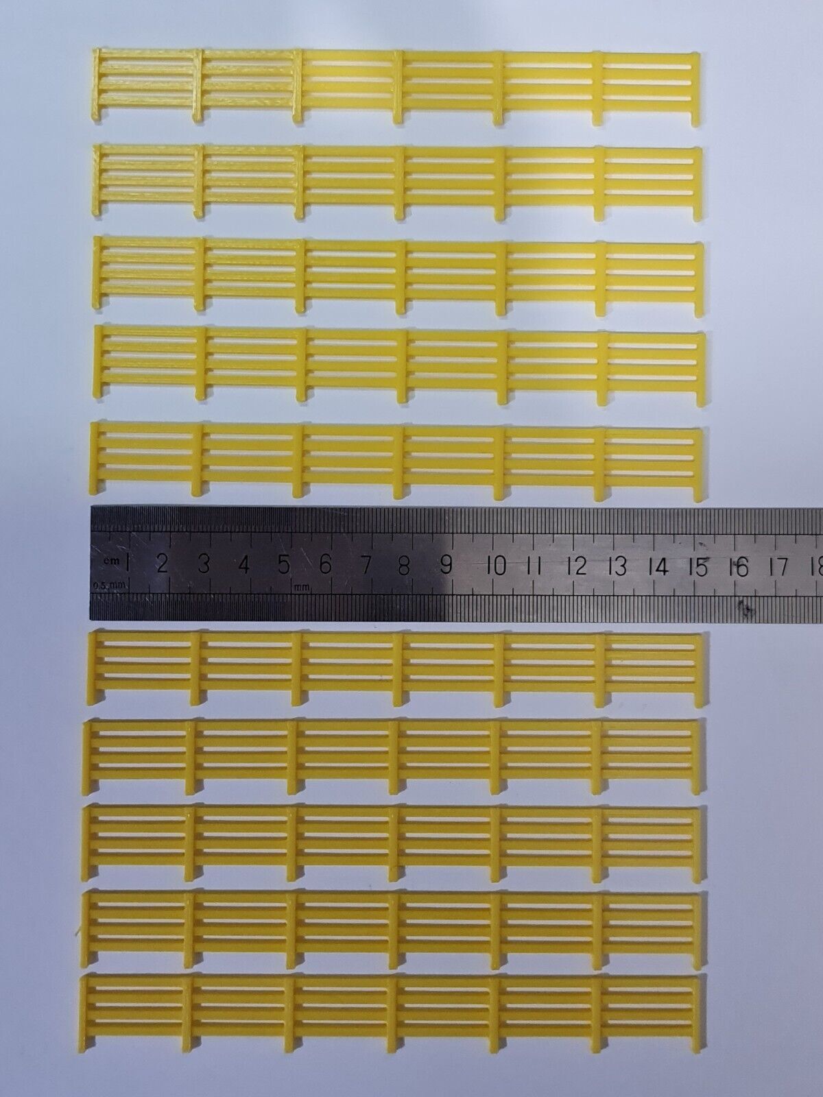 Fencing Railings OO HO New 10 Pack Yellow Gauge 1:76 Scale Models Train Railway