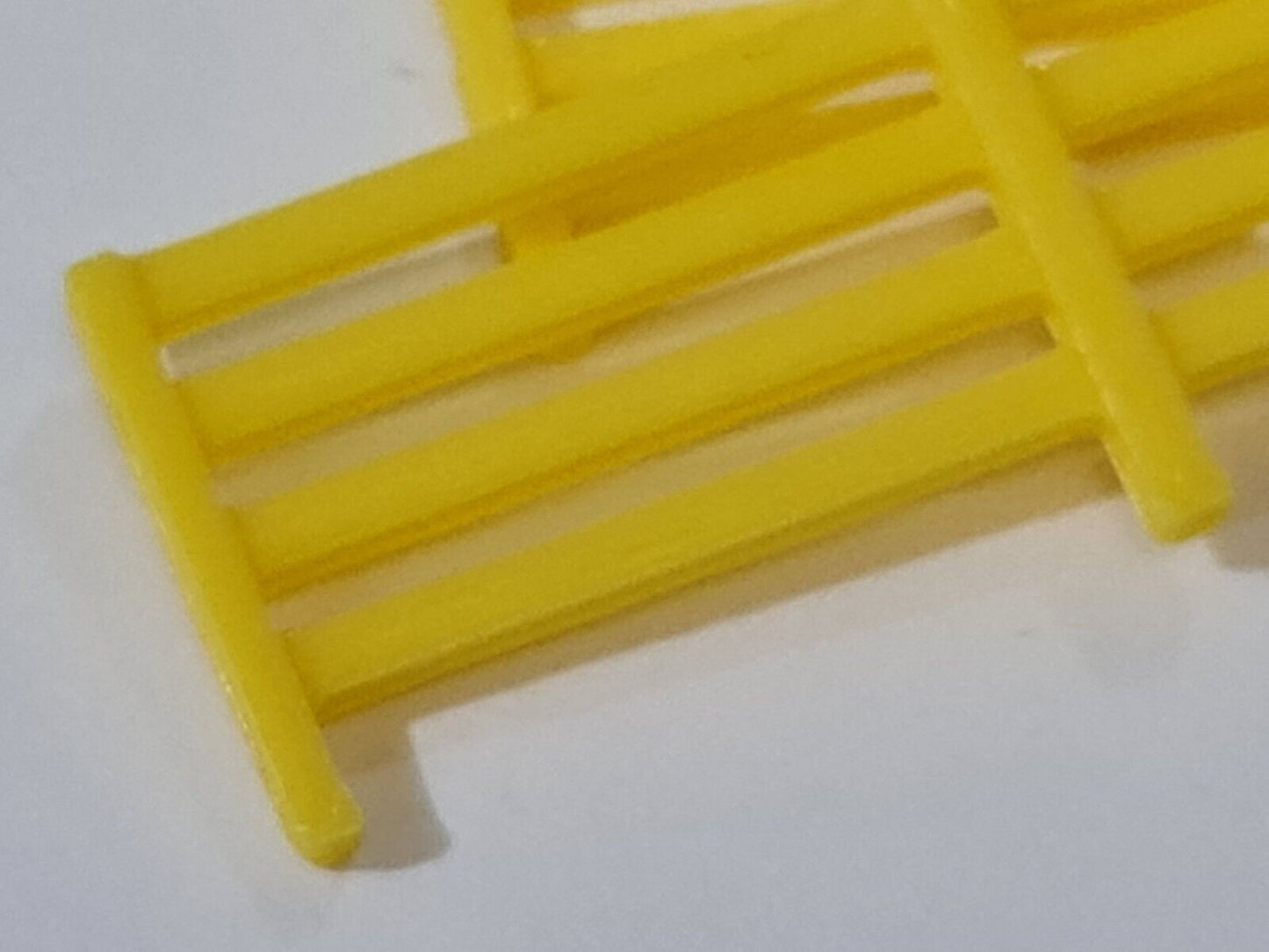 Fencing Railings OO HO New 10 Pack Yellow Gauge 1:76 Scale Models Train Railway
