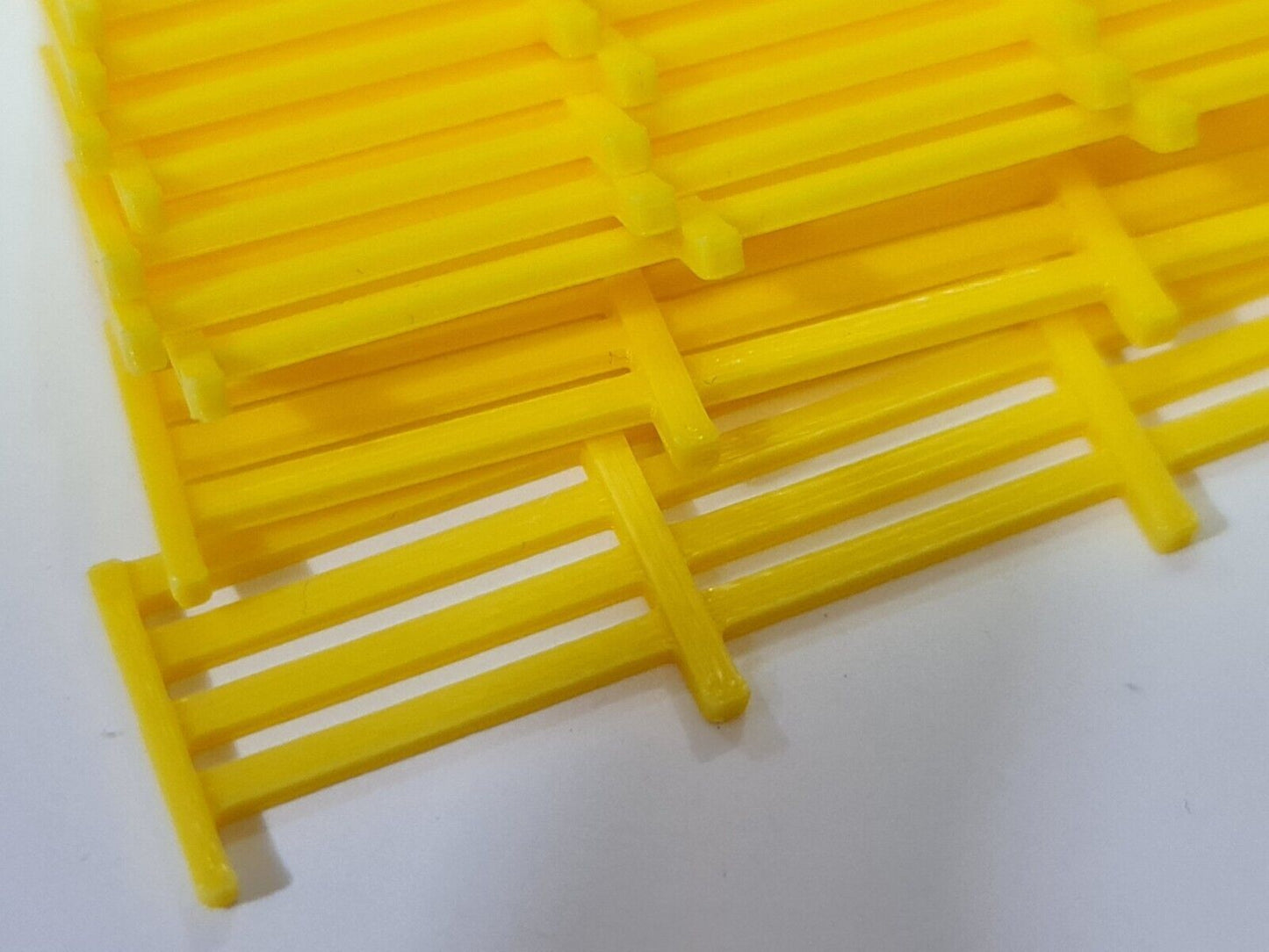 Fencing Railings OO HO New 10 Pack Yellow Gauge 1:76 Scale Models Train Railway