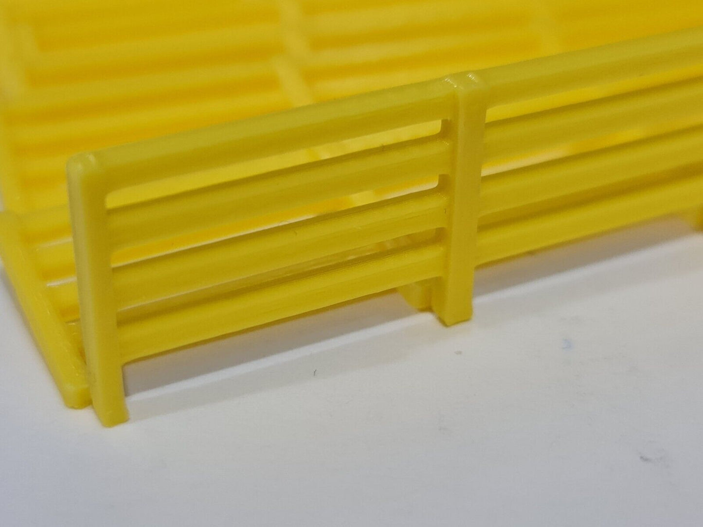 Fencing Railings OO HO New 10 Pack Yellow Gauge 1:76 Scale Models Train Railway
