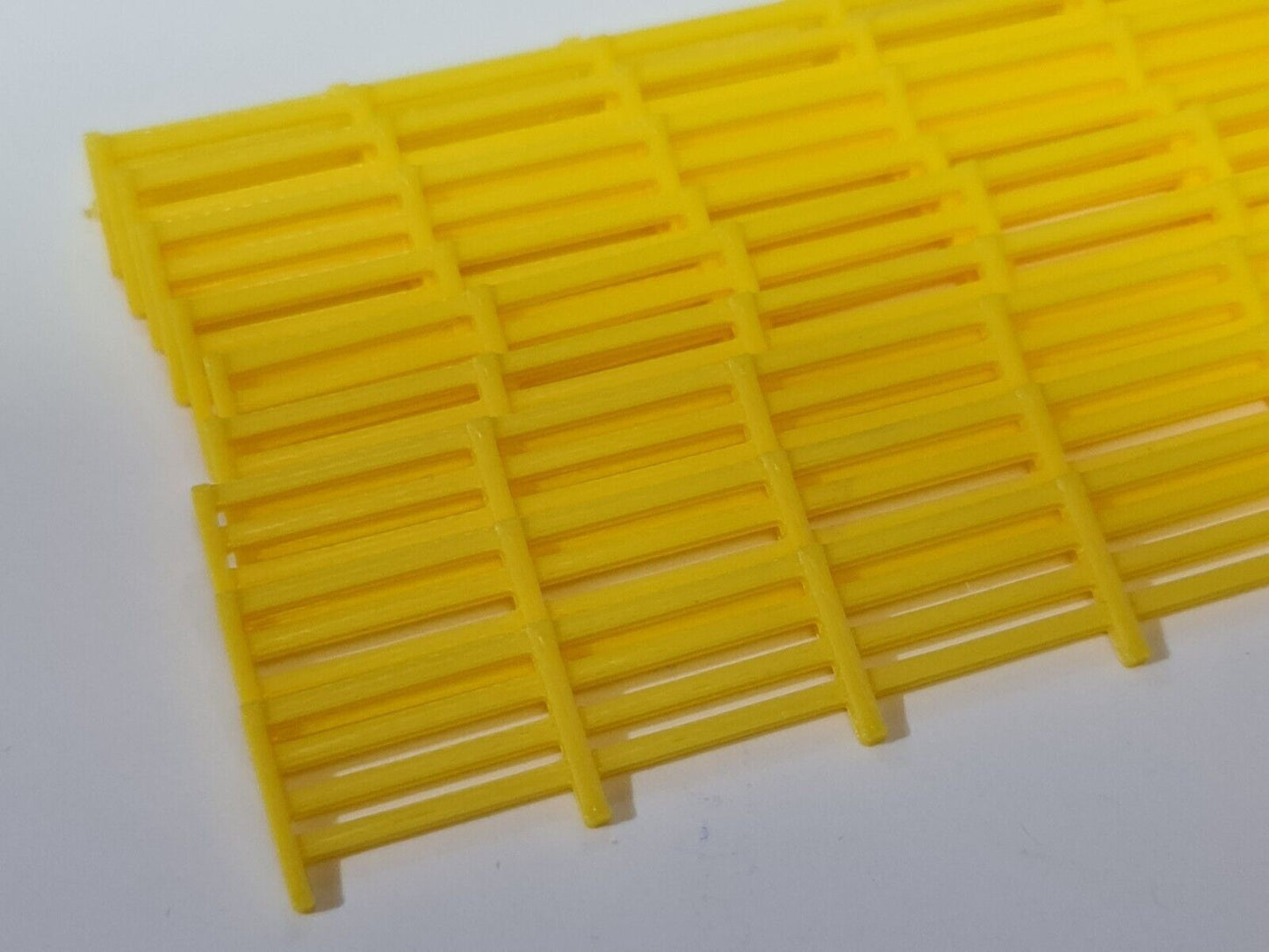 Fencing Railings OO HO New 10 Pack Yellow Gauge 1:76 Scale Models Train Railway