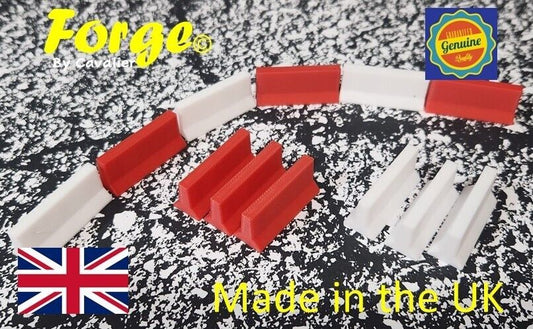 New 12 x Red & White Jersey Barriers OO Gauge 1:76 Scale Models Train Railway