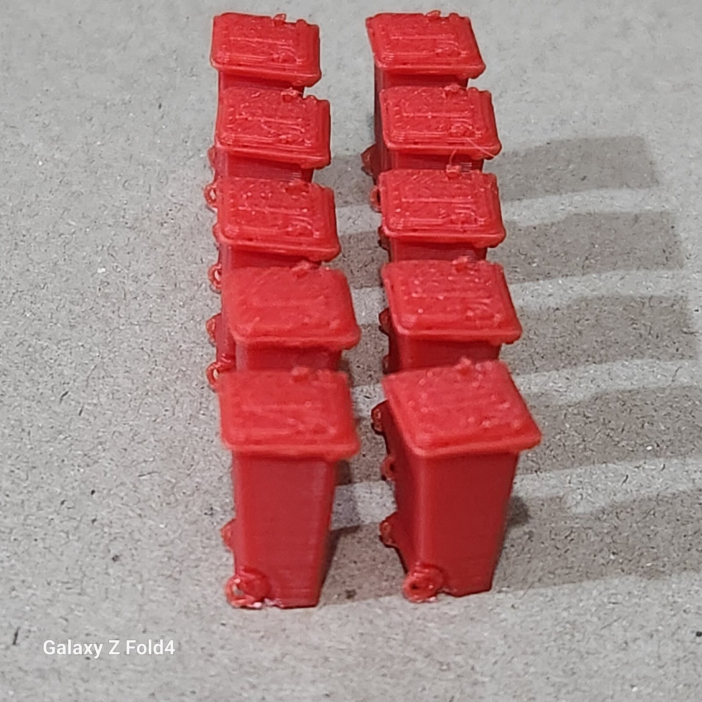 240L Wheelie Bins in OO Gauge - Assorted Colors, 1/76 Scale for Model Railways