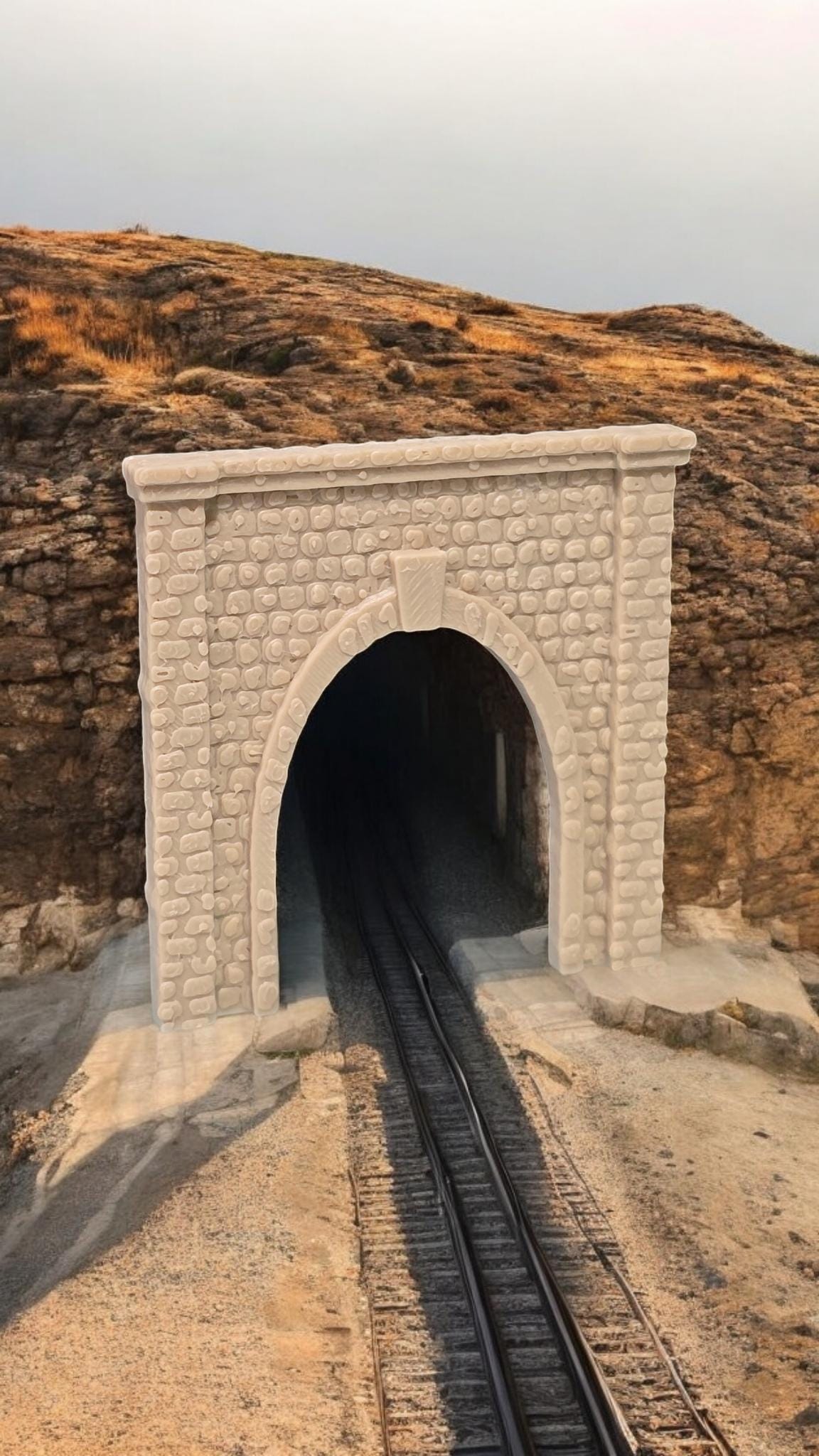 Z Gauge Tunnel Single Track Stone Portal Model Railway Train Layout 1:220 Scale