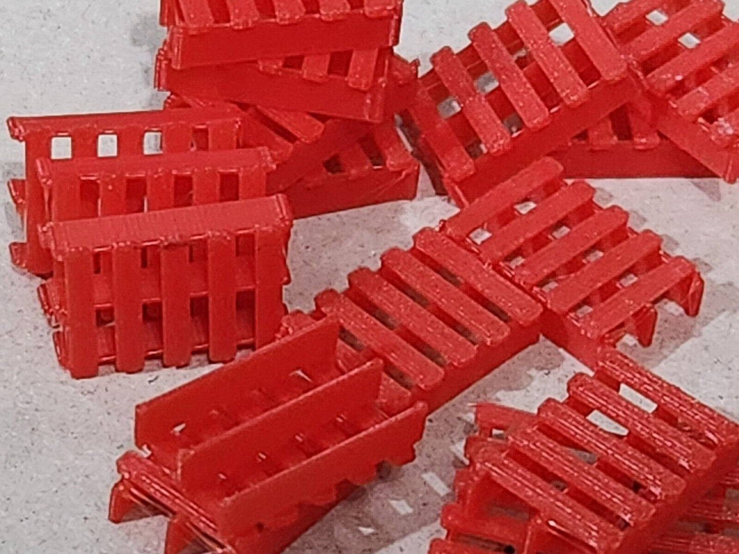 Red LPR PRO80 La Palette Rouge Pallets Pack 25 OO Gauge 1:76 Scale Model Railway