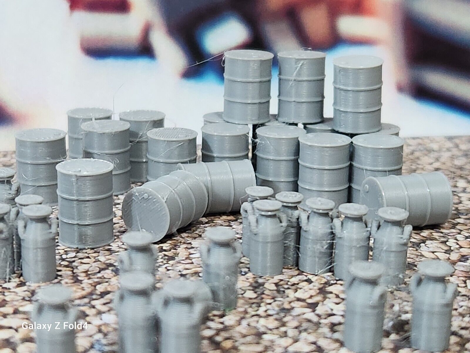 New Light Grey Milk Churns 20 & Oil Drums 20 OO HO Gauge 1:76 Scale (40 pack)