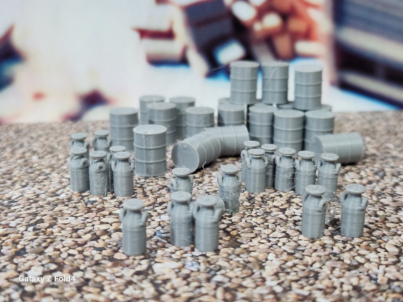 New Light Grey Milk Churns 20 & Oil Drums 20 OO HO Gauge 1:76 Scale (40 pack)