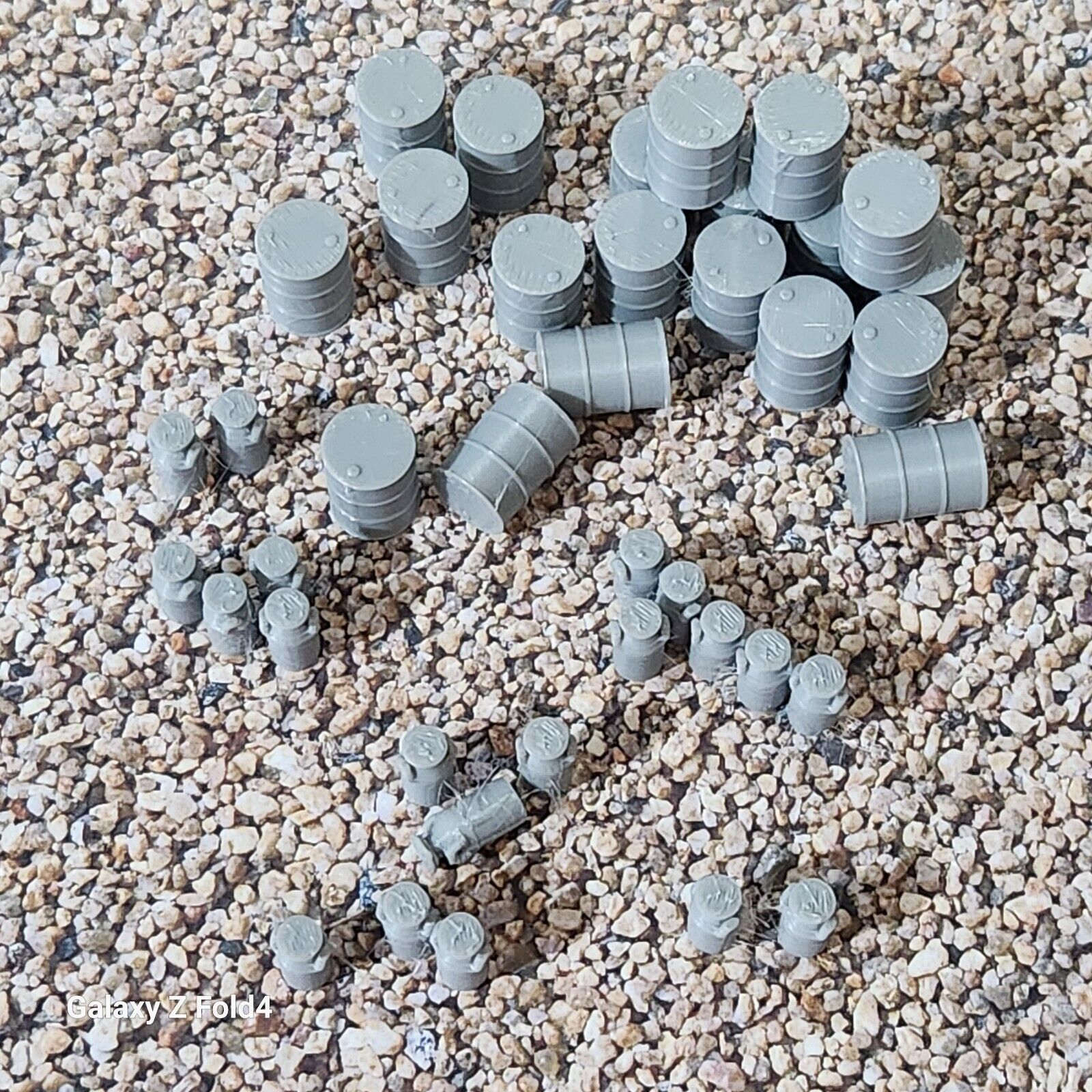 New Light Grey Milk Churns 20 & Oil Drums 20 OO HO Gauge 1:76 Scale (40 pack)