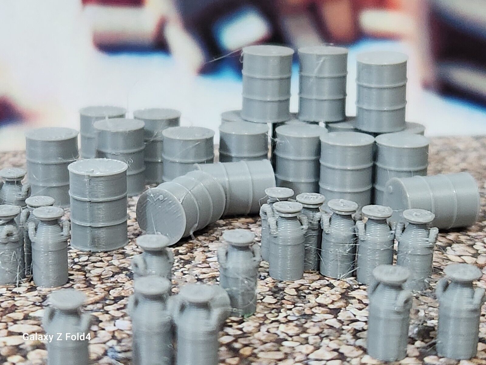 New Light Grey Milk Churns 20 & Oil Drums 20 OO HO Gauge 1:76 Scale (40 pack)