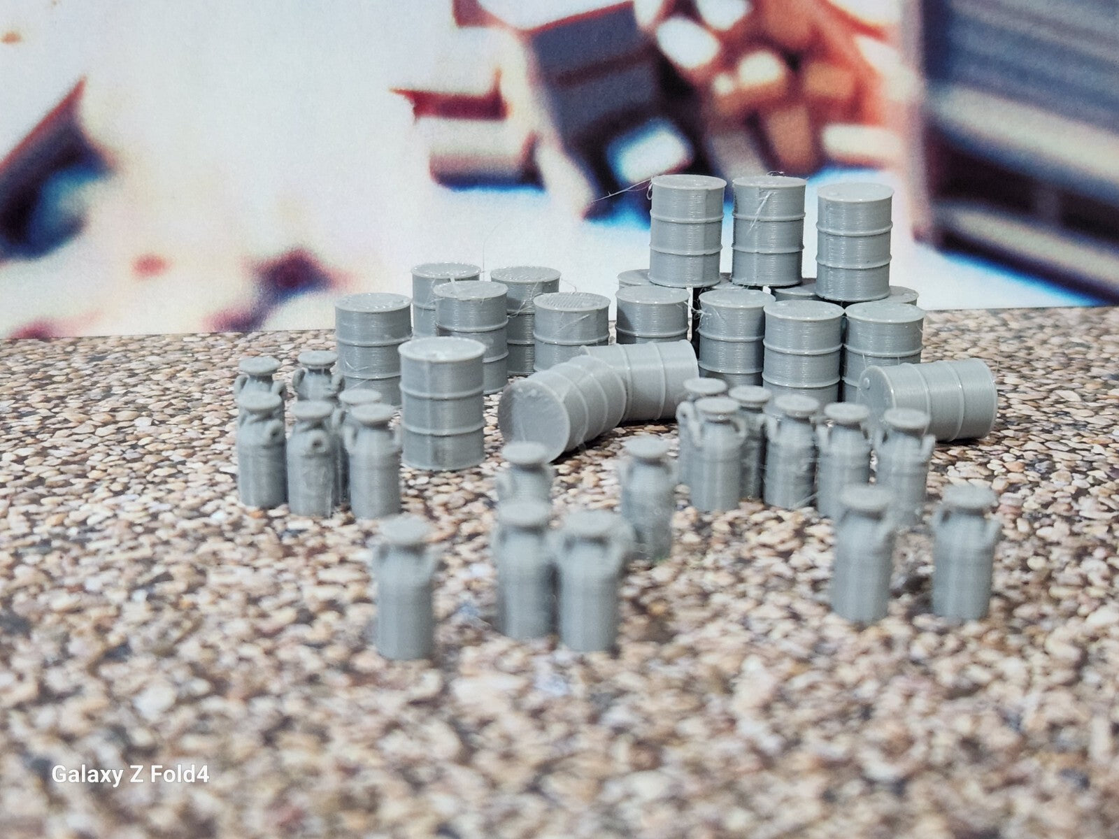 New Light Grey Milk Churns 20 & Oil Drums 20 OO HO Gauge 1:76 Scale (40 pack)