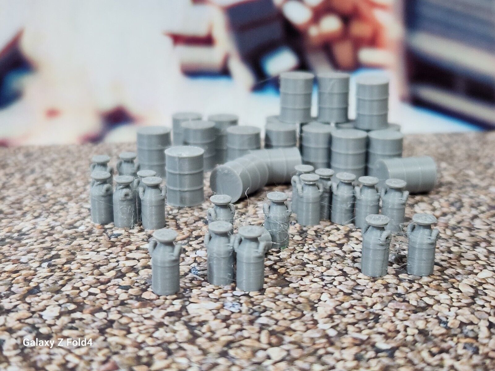 New Light Grey Milk Churns 20 & Oil Drums 20 OO HO Gauge 1:76 Scale (40 pack)