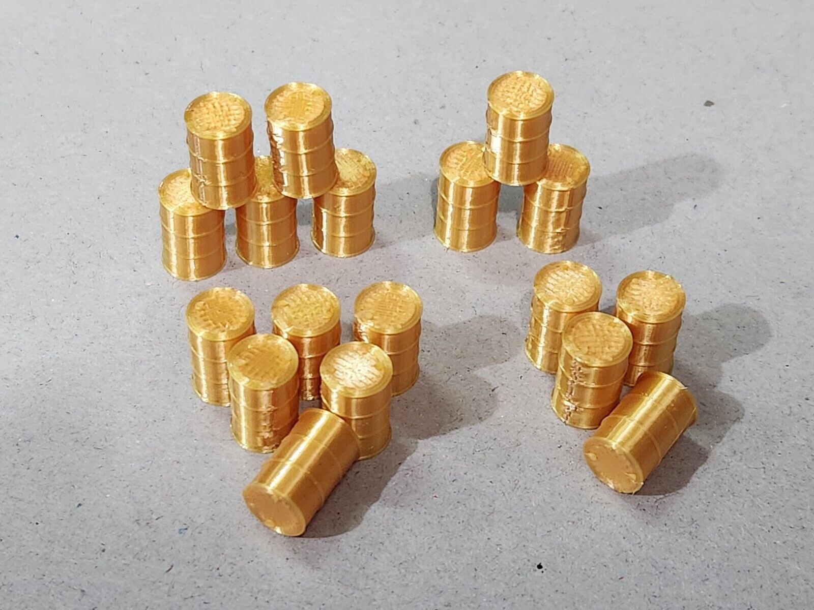 Oil Drum Barrels OO Gauge New Gold 1:76 Scale Models Train Railway 18 Pack
