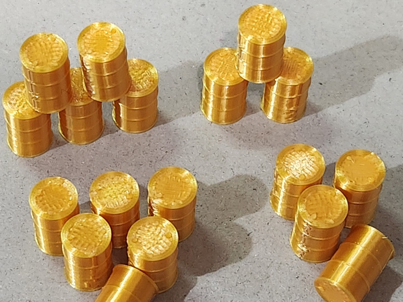 Oil Drum Barrels OO Gauge New Gold 1:76 Scale Models Train Railway 18 Pack