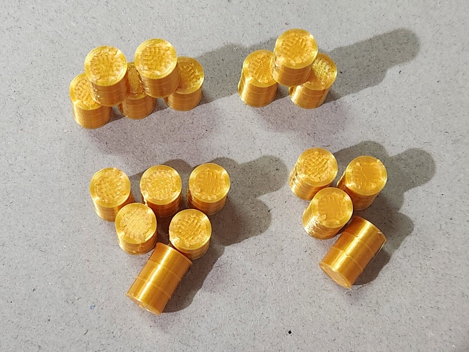 Oil Drum Barrels OO Gauge New Gold 1:76 Scale Models Train Railway 18 Pack