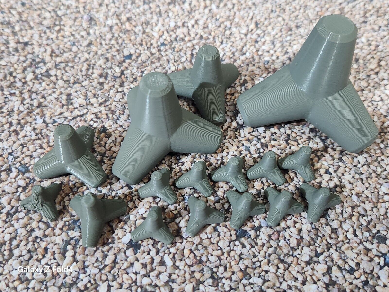 Pack of 10 Concrete Tetrapods N Gauge OO Gauge 6ft 8ft 10ft most scales sizes