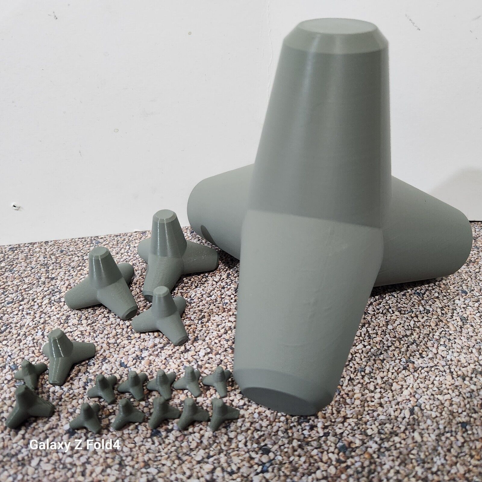 Pack of 10 Concrete Tetrapods N Gauge OO Gauge 6ft 8ft 10ft most scales sizes