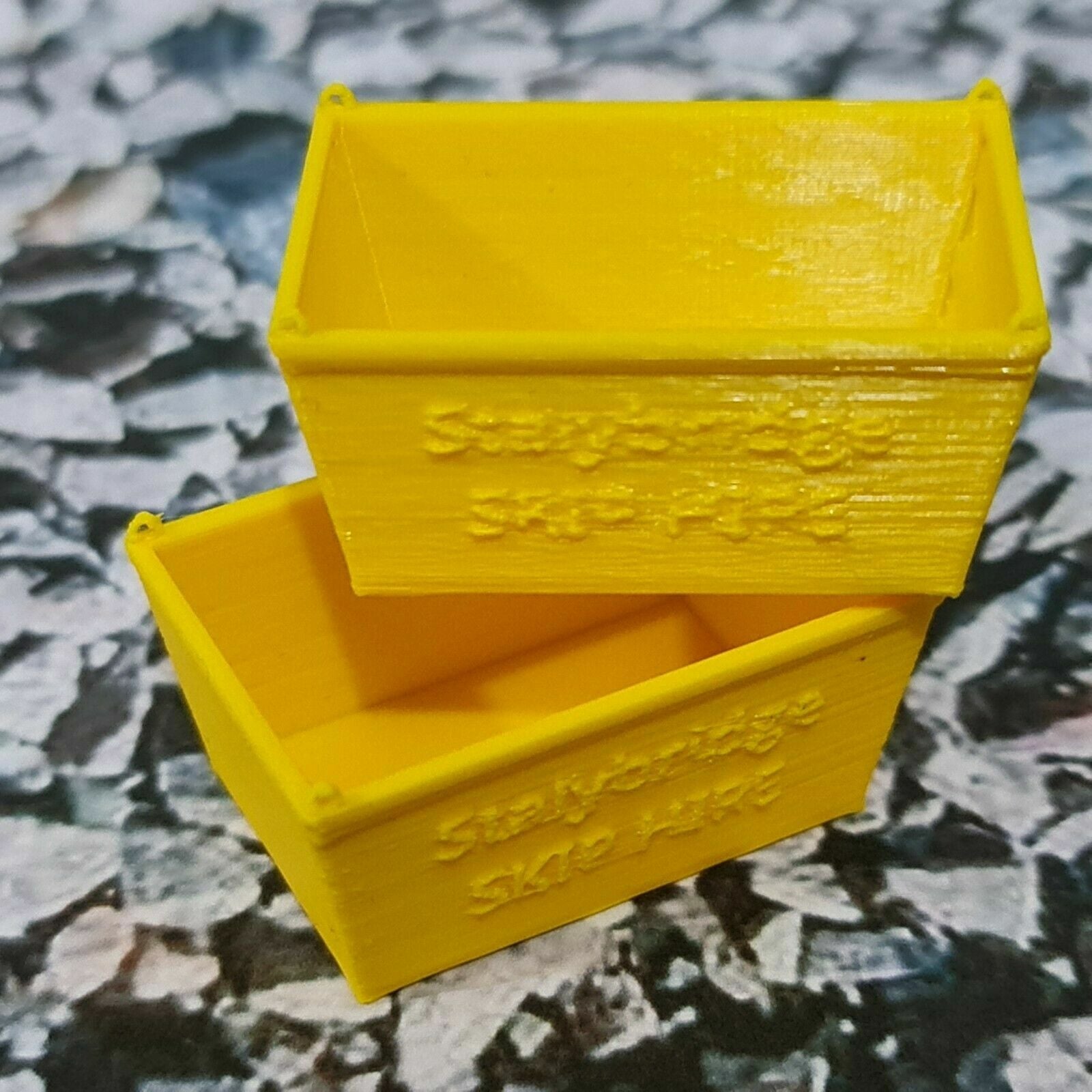 Pack of 2 Skips OO/HO Gauge 1:76 Model Railway Scenery