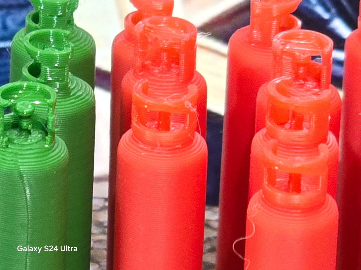Pack of 20 1:35 Scale Green & Red Oxygen & Acetylene Large Gas Bottles