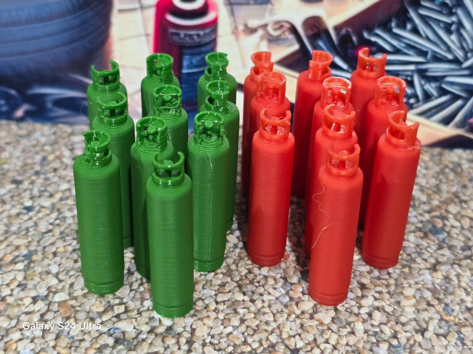Pack of 20 1:35 Scale Green & Red Oxygen & Acetylene Large Gas Bottles