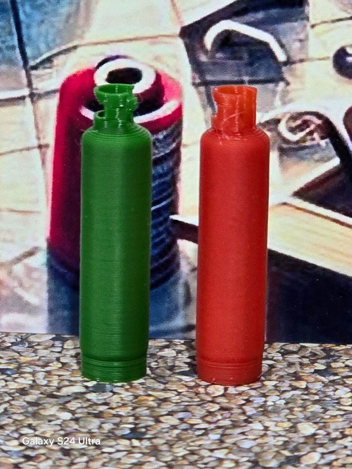 Pack of 20 1:35 Scale Green & Red Oxygen & Acetylene Large Gas Bottles