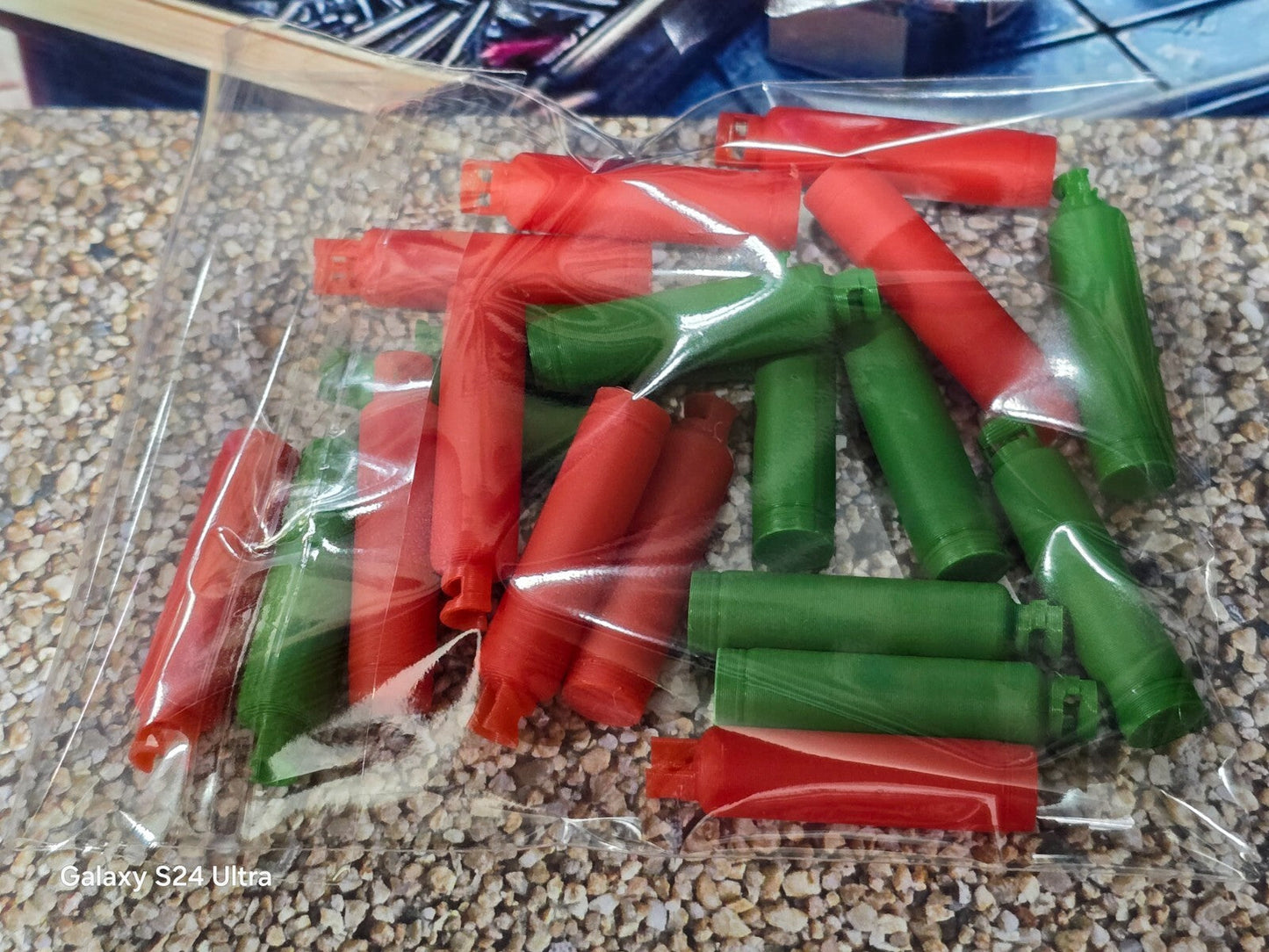 Pack of 20 1:35 Scale Green & Red Oxygen & Acetylene Large Gas Bottles